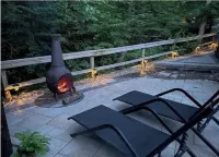 Third Floor Apartment with a Shared Backyard Hotels in Blooming Grove