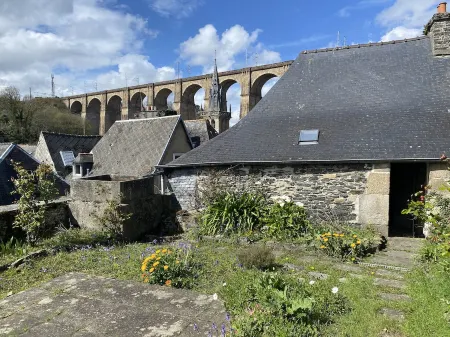La Luce, Grande Maison Familiale en Centre-ville de Morlaix Отели в г. Морле