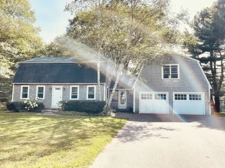 Charming waterfront Cottage, explore, relax and enjoy the Maine Coast