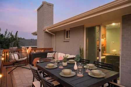 Hot Tub, Sauna & Firepit 15 min Den & Red Rocks