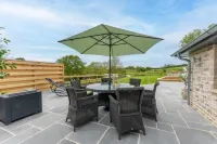 The Cow Stalls - Stunning Farmhouse with Wonderful Views and Garden