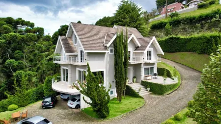 Elegant house in mountain condominium