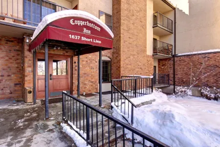 Copperbottom Inn by Kbm Отели рядом с достопримечательностью «Дир-Вэлли»