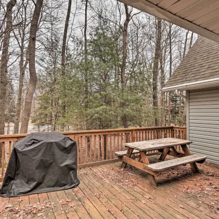 Family Poconos Home w/ Decks, 6 Mi to Skiing!