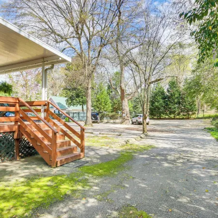 Aiken Apt w/ Garden-View Balcony: Half-mi to Dtwn!