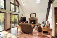 Cozy ski retreat on Shawnee mountain Pet friendly