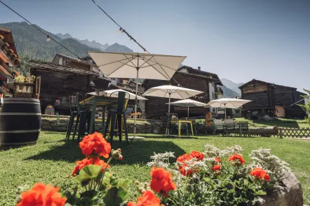 Hotel Walliserkanne Отели в г. Грэхен