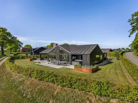 "Goesta" - 250m from the sea