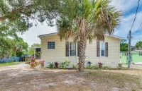 Waterfront Weeki Wachee Home w/ Fire Pit! -  Privatzimmer