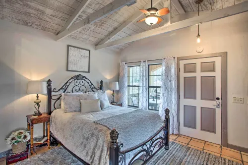 Blue Jay Cottage - Pittsburg Studio on Winery! فنادق في Camp County