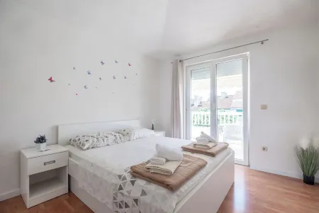 Apartments Ivo Отели в г. Макарска