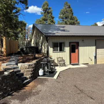 Amazing secluded apartment on 27 acres with Pikes Peak view
