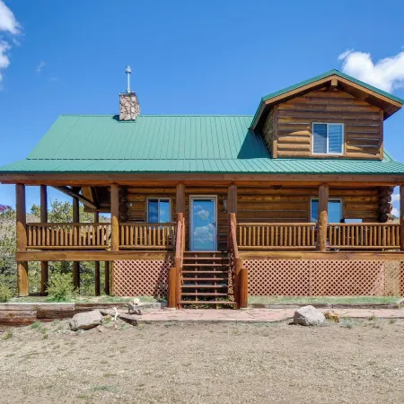 24-0089 Rustic Hartsel Getaway w/ 35-Acre Yard