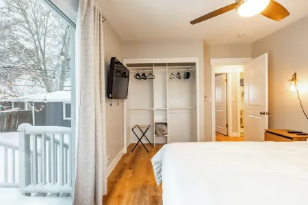 Great Home Minutes to Airport, Interstates, Mountains, Park City, & Ski Resorts! Отели в г. Милкрик