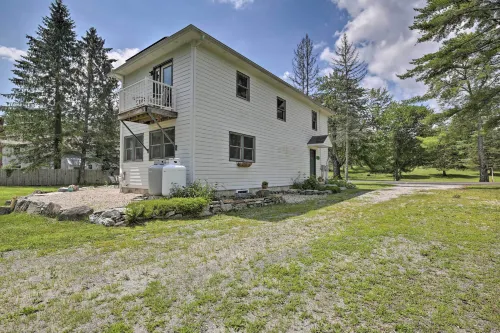 Ashley Falls Home w/ Fire Pit: Hike & Ski! - Country Houses