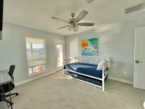 Linda's Lake House Waterfront on Lake Conroe