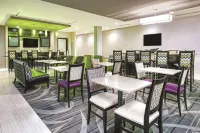 La Quinta Inn & Suites by Wyndham Monahans - breakfast