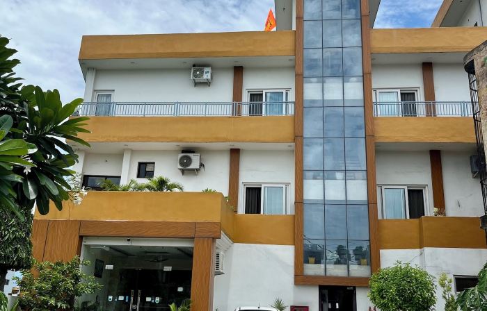 Hotel Guru Surbhi