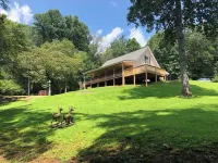 A Restful Creekside Getaway Hotels in Smithbridge