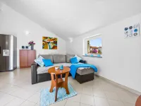 Family-friendly apartment with sea view - 2-Star