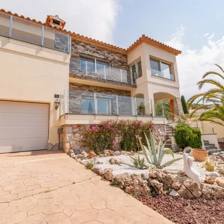 Apartment in Rosas with Private Pool & Bay View
