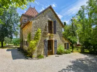 Farmhouse in Saint-Cernin with Pool & Views Hotel di 