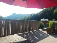 Warm Refuge for Family Vacations Các khách sạn ở Cantal