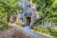 Post-Worthy Rooftop Views / Super Walkable LoHi Area / Modern 3b3b
