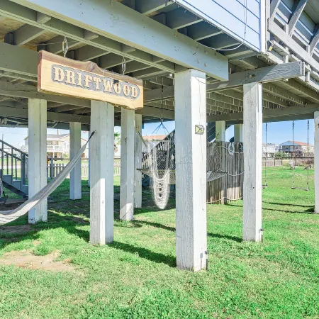 1 Mi to Surfside Beach: BBQ-Ready Home in Freeport