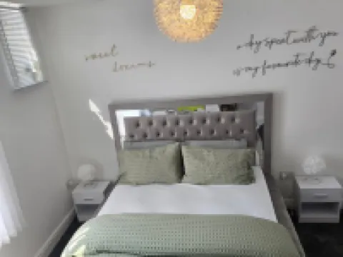 Luxury stylish Charming City Apartment with Private Entrance in Wolverhampton