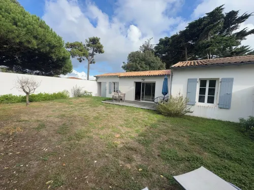 House 300 Meters from the Beach, Enclosed Yard for 2 Cars, Garden and Terrace Hotel di Sainte-Marie-de-Re