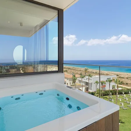 Leonardo Crystal Cove Hotel & Spa – Adults Only