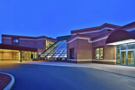 Holiday Inn Manitowoc Отели рядом с достопримечательностью «YMCA»