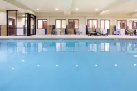 Holiday Inn Express & Suites LAMAR by IHG - Family