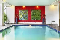 Pinnacle Hotel Vancouver Harbourfront - Yüzme Havuzu
