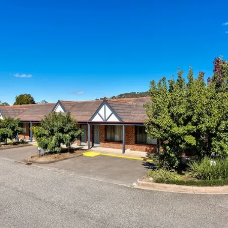 Blazing Stump Motel & Suites