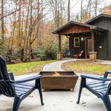 Bears Place by Avantstay Cozy Mountain Cabin in Brevard + Firepit