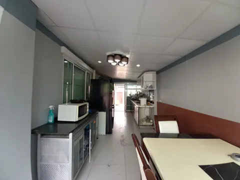 รูปภาพของSpacious Entire House with shared Fitness Room and Shared Indoor Pool in club