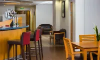Holiday Inn Express SWANSEA - EAST by IHG - Quầy bar