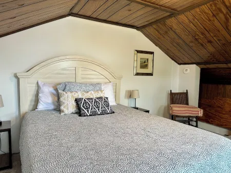 Hunt, Fish, and Take in the Lake Views on Beautiful Lake Mille Lacs!