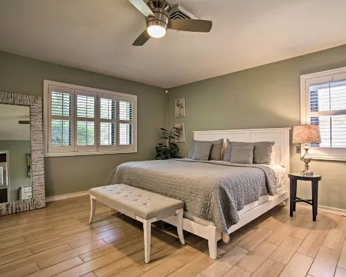 2 Mi to Beach! Oakland Park Home w/ Outdoor Oasis Hotels in Oakland Park