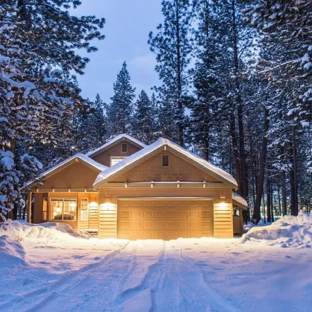 Exceptional Home Near SR Village / Hot Tub / Sharc Passes / AC / Wi Fi / Bikes