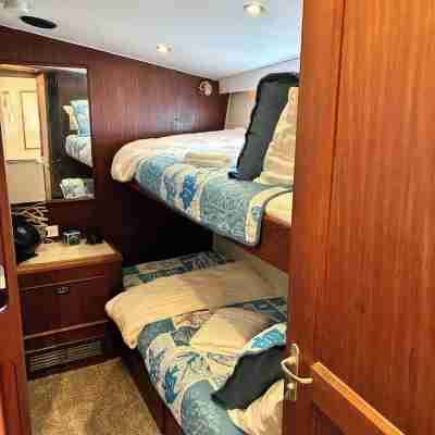 Sentient Waters: 63' Boat With Full Amenities & Sun Deck Rooms