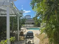 An Island Getaway at Palm Tree Villas - maisons de vacances