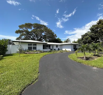 Quiet 3/3 Located Close to Beaches Downtown Boca Raton