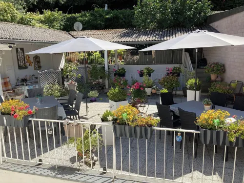 2 Bed Apt Sleeps 5 - Rooftop Terrace, Wifi - Homestays
