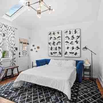 Modern Midtown Carriage House Rooms