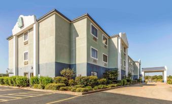 Quality Inn & Suites Pearl-Jackson