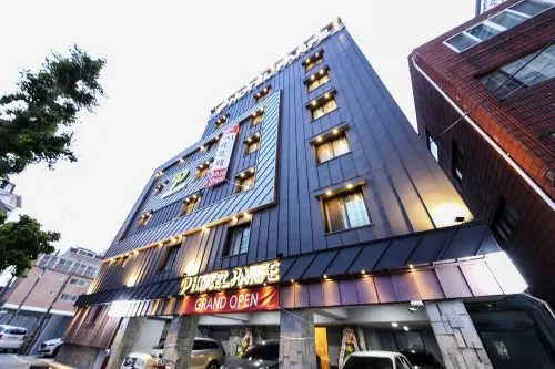 โรงแรมพาร์เฟ - ที่มีที่จอดรถ