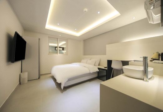 넘버 25 호텔 객실 내부